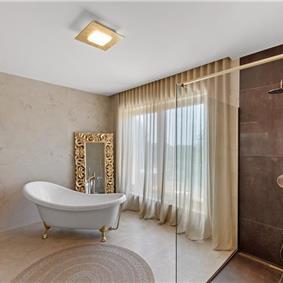4 bedroom villa with indoor and outdoor pools in Galižana, Istria, sleeps up to 8